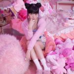 LE SSERAFIM（ル セラフィム）、好きなものに好きなだけ没頭する「PINK MUSK」のソロカット公開