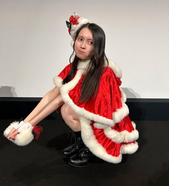 AKB48・水島美結、クリスマスイブにサンタクロースのコスプレ披露！