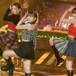 【レコ大】NiziU、美脚見せるミニスカ衣装で『CLAP CLAP』をパフォーマンス＜第64回 輝く！日本レコード大賞＞
