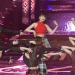 【レコ大】NiziU、美脚見せるミニスカ衣装で『CLAP CLAP』をパフォーマンス＜第64回 輝く！日本レコード大賞＞