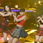 【レコ大】NiziU、美脚見せるミニスカ衣装で『CLAP CLAP』をパフォーマンス＜第64回 輝く！日本レコード大賞＞