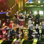 【レコ大】NiziU、美脚見せるミニスカ衣装で『CLAP CLAP』をパフォーマンス＜第64回 輝く！日本レコード大賞＞