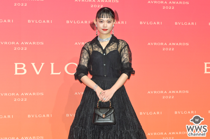 杉咲花、透け感あるレースのドレス姿で透明肌披露！＜BVLGARI AVRORA AWARDS 2022＞