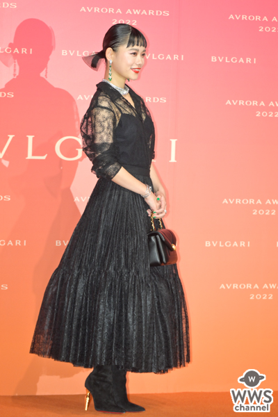 杉咲花、透け感あるレースのドレス姿で透明肌披露！＜BVLGARI AVRORA AWARDS 2022＞