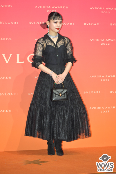 杉咲花、透け感あるレースのドレス姿で透明肌披露！＜BVLGARI AVRORA AWARDS 2022＞