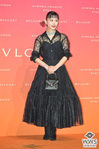 杉咲花、透け感あるレースのドレス姿で透明肌披露！＜BVLGARI AVRORA AWARDS 2022＞