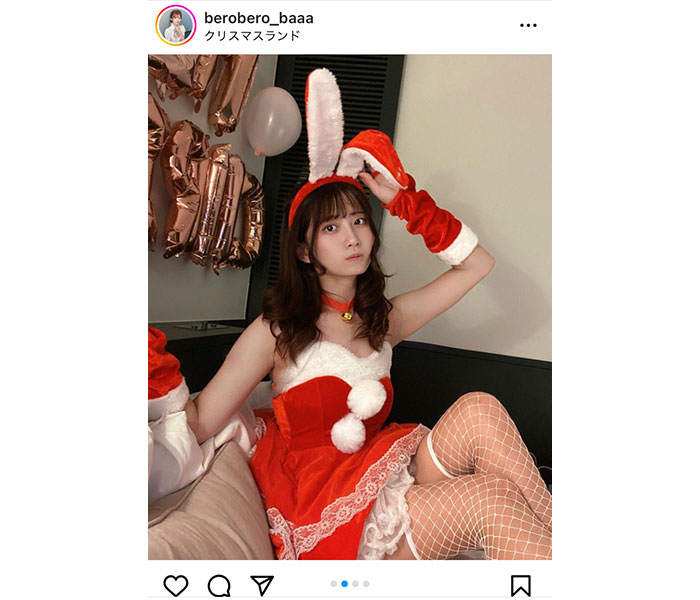 佐藤かれん、網タイツ美脚が刺激的なサンタコス披露！