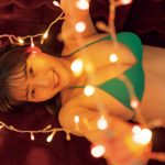 HKT48・田中美久、電飾ぐるぐる巻きのソログラビアに『もんもん』！＜月刊少年チャンピオン＞