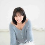 HKT48・田中美久、電飾ぐるぐる巻きのソログラビアに『もんもん』！＜月刊少年チャンピオン＞