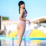 【写真特集】三田のえ、振り向きポーズで美尻＆美脚を大胆披露！センチメンタルな表情にドキ！＜近代麻雀水着祭2022＞