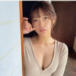 山内鈴蘭、桃尻丸見えのえちえちニット姿で悩殺ポーズ！