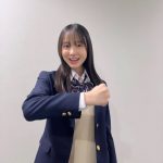 本田紗来、ルーズソックス制服で「チャリで来た」やギャルピースを可愛く披露！