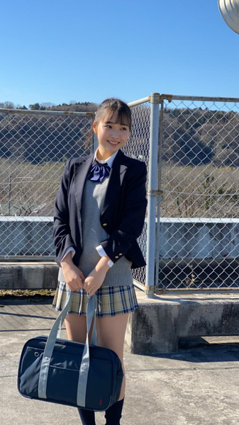 天野きき、制服と水着のギャップで魅せるポニーテールショットがたまらない！