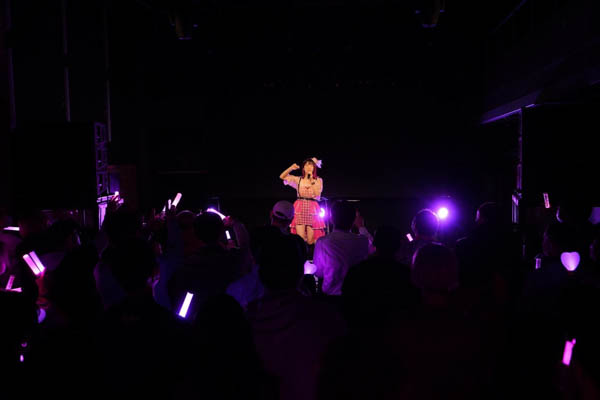 でか美ちゃん、主催ライブイベント『でか美ちゃん改名一周年&アポカリ卒業記念ライブ「DPTRB!」』を開催