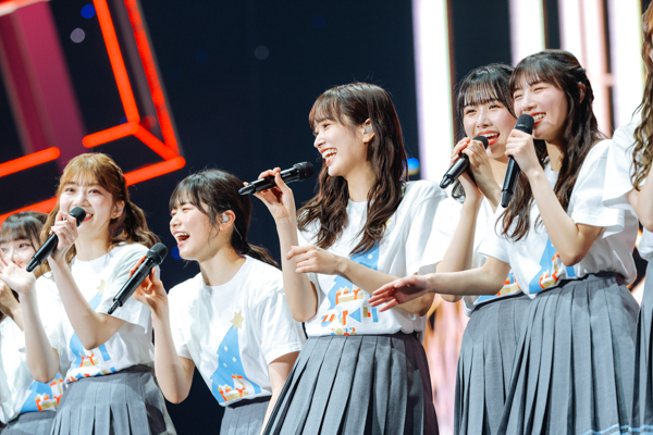 【ライブレポート】日向坂46が年末恒例「ひなくり2022」でサンタに！四期生「おもてなし会」＆「4回目のひな誕祭」の開催も発表