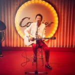 布袋寅泰、「バンビーナ」「POISON」などヒット曲をアコースティックバージョンで力強い歌声で披露！ ＜カルティエ座 ポップアップ＞