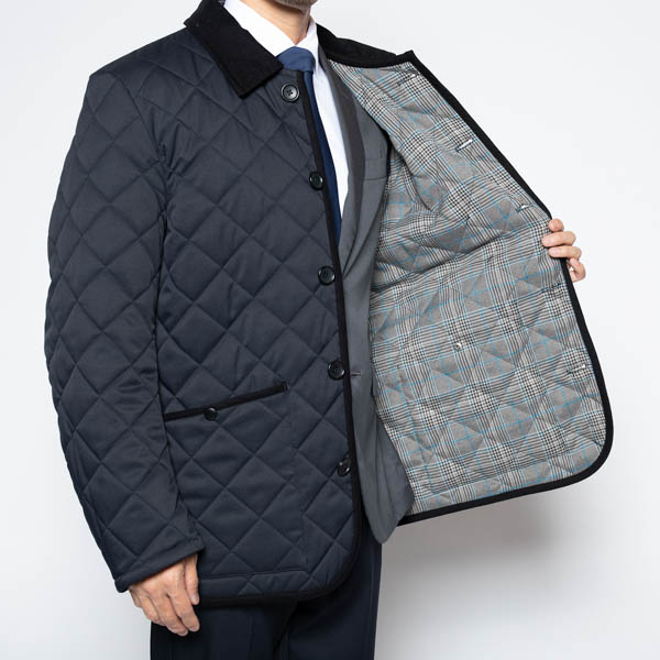 作業着スーツ発祥のボーダレスウェアブランド「WWS」、軽量かつ保温性に優れた中綿アウター「洗えるキルティングジャケット」