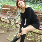 2020ミスグランドジャパン東京代表・若林ありかさん、人生初の赤髪でクールなミニ丈ファッションから美脚をアピール！ 「この3年はがむしゃらに前進し続けてきた」