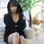 橘エマ、豊満なボディを強調したブラウンランジェリー衣装でエリザベート撮影会に登場！