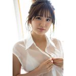 現役女子大生・ひなた、３年ぶりのグラビアでマシュマロボディ披露！＜週刊プレイボーイ＞