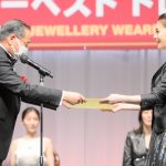 【写真特集】大地真央、豪華なドレス姿を表彰式で披露！自身にとって宝石は「気持ちを豊かにしてくれるもの」＜第34回日本ジュエリーベストドレッサー賞＞