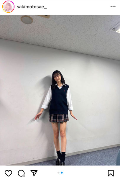 崎本紗衣、制服で見せる圧倒的な脚線美で魅了！