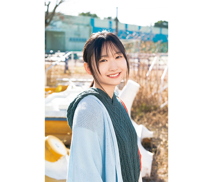 日向坂46四期生・藤嶌果歩、愛らしい等身大の姿や憂いある表情をたっぷりと披露！＜B.L.T.＞