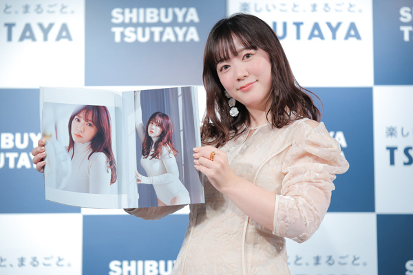 伊藤彩沙、初ランジェリーにも挑戦した写真集は821点！「男女ともに楽しめる写真集に仕上がっていると思います」