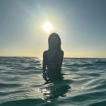 板野友美、水着姿で魅せる抜群美ボディに歓喜の声ぞくぞく！「スタイル良すぎて可愛いです」