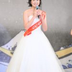 「ミス日本2022」グランプリ・河野瑞夏が純白ドレスコーデで登場＜第55回ミス日本コンテスト2023＞