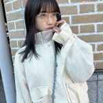 元ニジマス・来栖りん、黒髪丸メガネショットで萌え袖披露！ファンから歓喜の声ぞくぞく