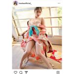 ショーダンサー・KOZUE、振袖着崩し美バスト＆美脚あらわに！