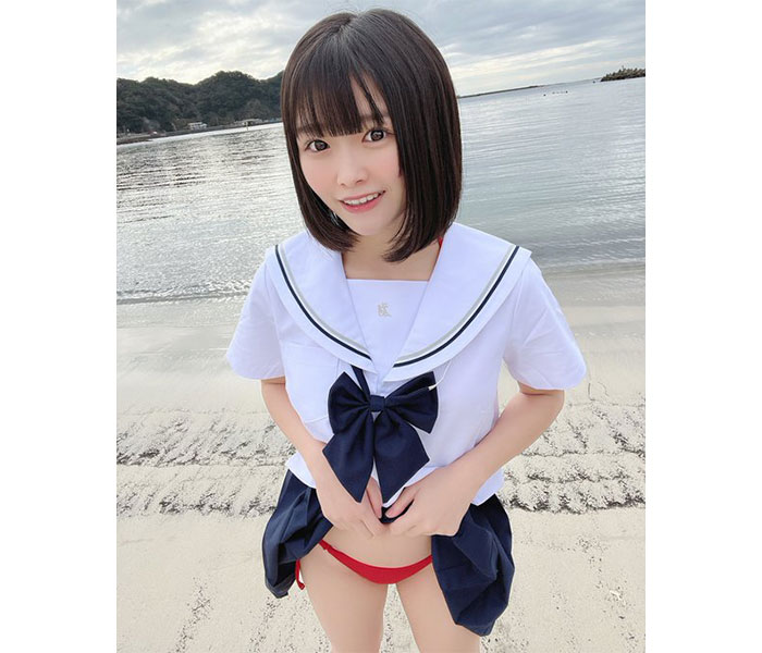 トキメロ・湊川みる、清楚な制服スカートまくって刺激的なビキニあらわに！