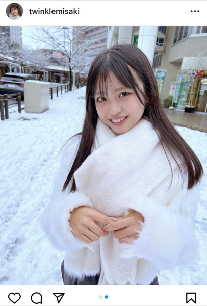 「日本一かわいい高校一年生」杉井美咲、雪景色に映えるミニスカコーデを披露！