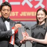 【写真特集】永野芽郁、黒のノースリーブ姿でニッコリ「これからも輝ける人であるように努力したい」と喜びを語る＜第34回日本ジュエリーベストドレッサー賞＞