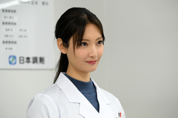 【場面写真公開】菜々緒が「忍者の末裔」を演じる主演ドラマ『忍者に結婚は難しい』第1話が放送