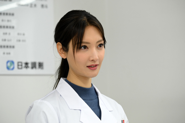 【場面写真公開】菜々緒が「忍者の末裔」を演じる主演ドラマ『忍者に結婚は難しい』第1話が放送