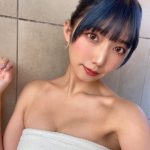 コスプレイヤー・霜月めあ、バスタオル一枚の裸身ショットで悩殺！