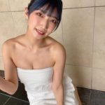 コスプレイヤー・霜月めあ、バスタオル一枚の裸身ショットで悩殺！