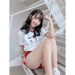 #2i2・天羽希純、体操着で透明美脚を大胆見せつけ！
