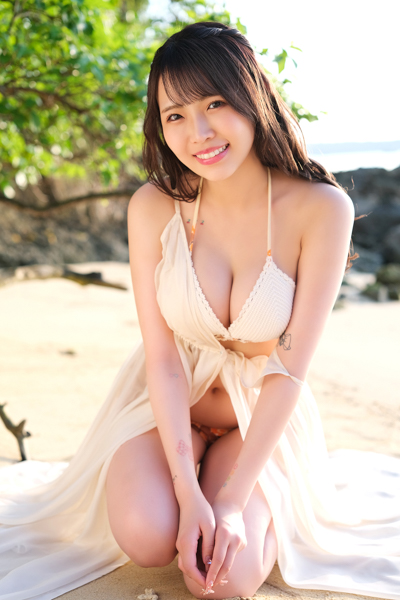 植村梓、浴衣姿やメイド服で魅惑のスタイル初披露！