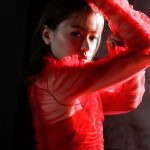 山本舞香、ドレスコーデで魅せる透明肌にファンうっとり！
