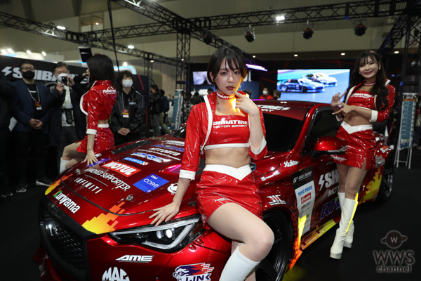 【動画】レースクイーン・新唯、赤のミニスカ衣装でSHIBATIRE MOTOR SPORTブースに登場！＜東京オートサロン2023＞