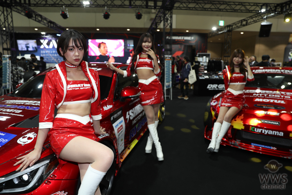 【動画】レースクイーン・新唯、赤のミニスカ衣装でSHIBATIRE MOTOR SPORTブースに登場！＜東京オートサロン2023＞