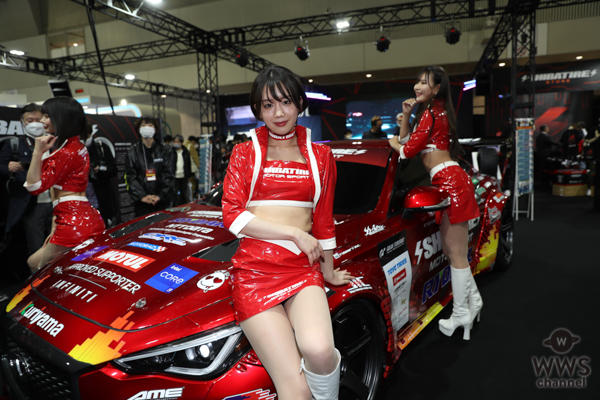 【動画】レースクイーン・新唯、赤のミニスカ衣装でSHIBATIRE MOTOR SPORTブースに登場！＜東京オートサロン2023＞