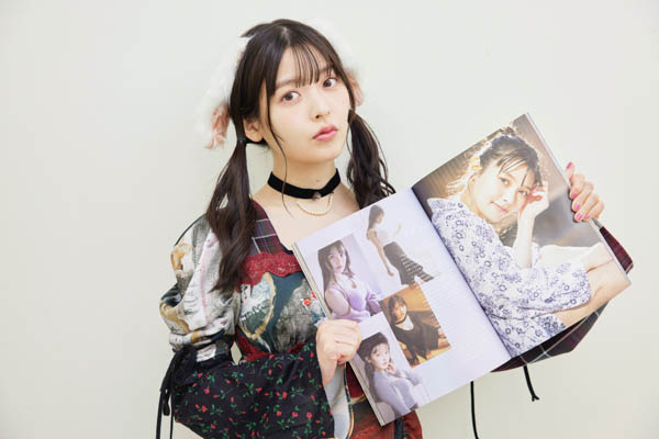 上坂すみれがうさ耳スタイルで写真集発売イベントに登場