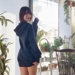 橘エマ、豊満なボディを強調したブラウンランジェリー衣装でエリザベート撮影会に登場！