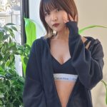 橘エマ、豊満なボディを強調したブラウンランジェリー衣装でエリザベート撮影会に登場！