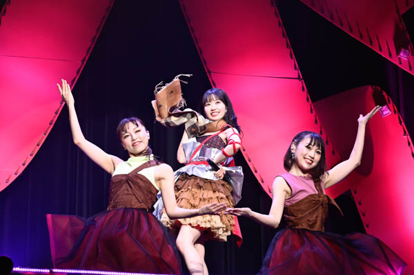 東山奈央、オフィシャルクラブ会員限定ライブ 「にじかいっ!! vol.3」を開催