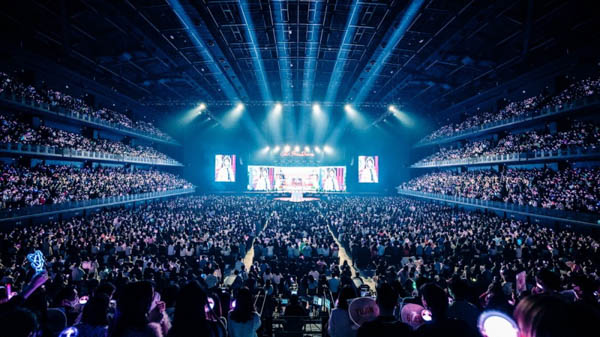 K-POPガールズグループ・IVE、日本初の単独ファンコンサートのチケットが即日完売!約57,000人のファンを魅了